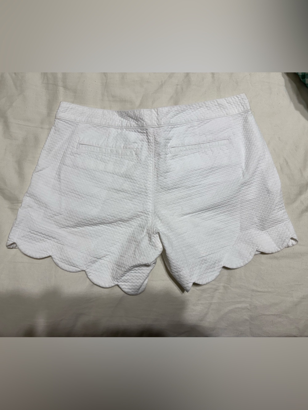 Lilly Pulitzer Buttercup Scallop Shorts White - Picture 4 of 4